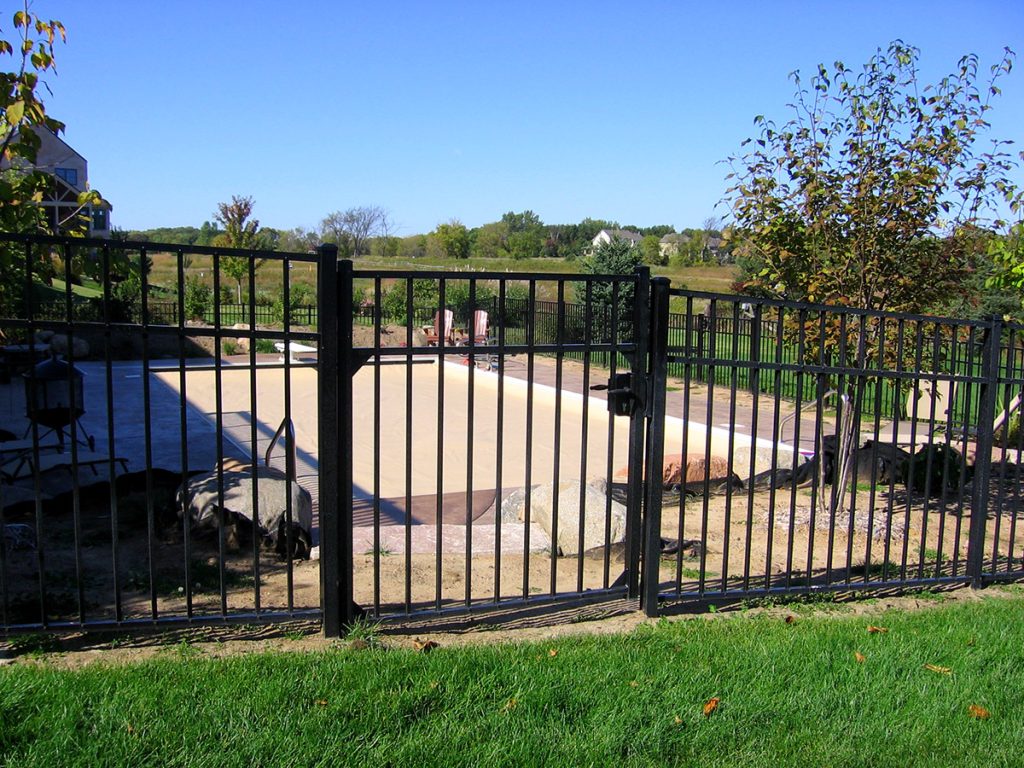 Aluminum Black Picket Fence Pool 2